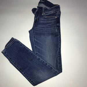 American Eagle distressed skinny jean 2 short